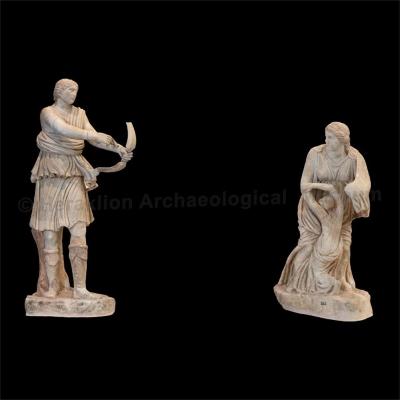 Marble statuettes of Artemis and Niobe depicting the myth of the Niobids