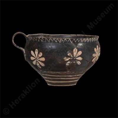 Single-handled semiglobular cup