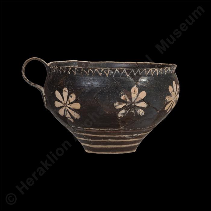 Single-handled semiglobular cup