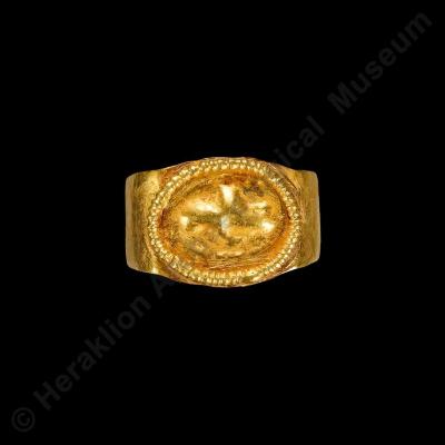 Ring with granulated decoration